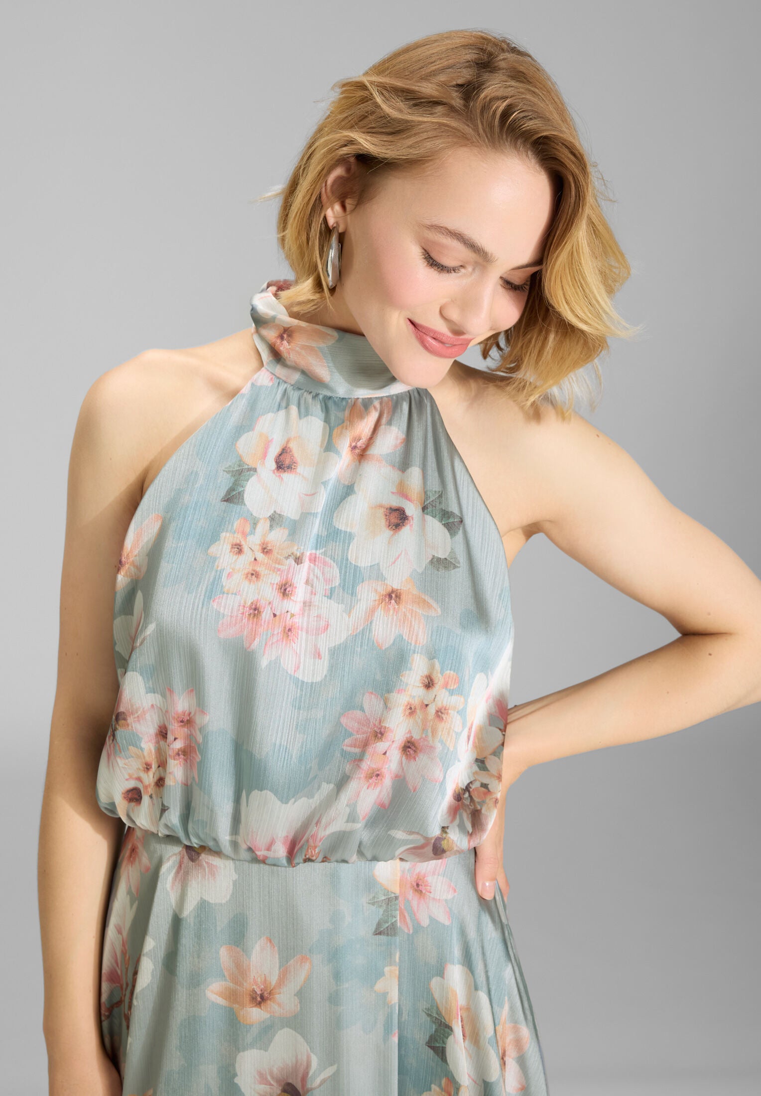 Abendkleid mit blusigem Top aus floral bedrucktem Crinkle Satin