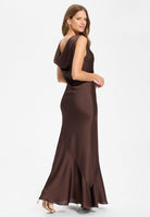 Abendkleid aus nachhaltigem Satin mit Wasserfall Ausschnitt