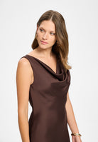 Abendkleid aus nachhaltigem Satin mit Wasserfall Ausschnitt