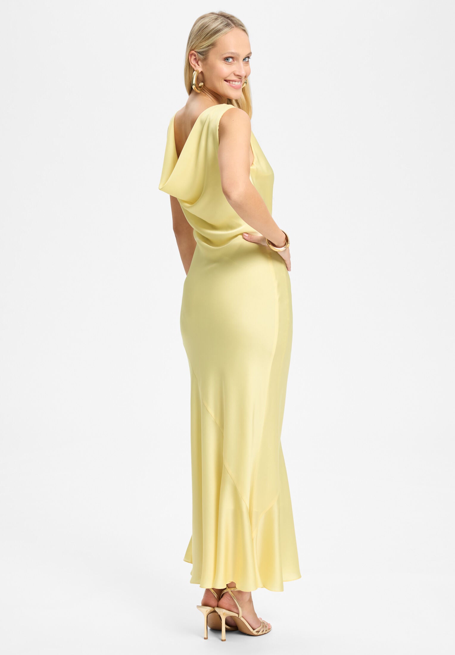 Abendkleid aus nachhaltigem Satin mit Wasserfall Ausschnitt