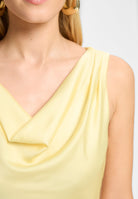 Abendkleid aus nachhaltigem Satin mit Wasserfall Ausschnitt