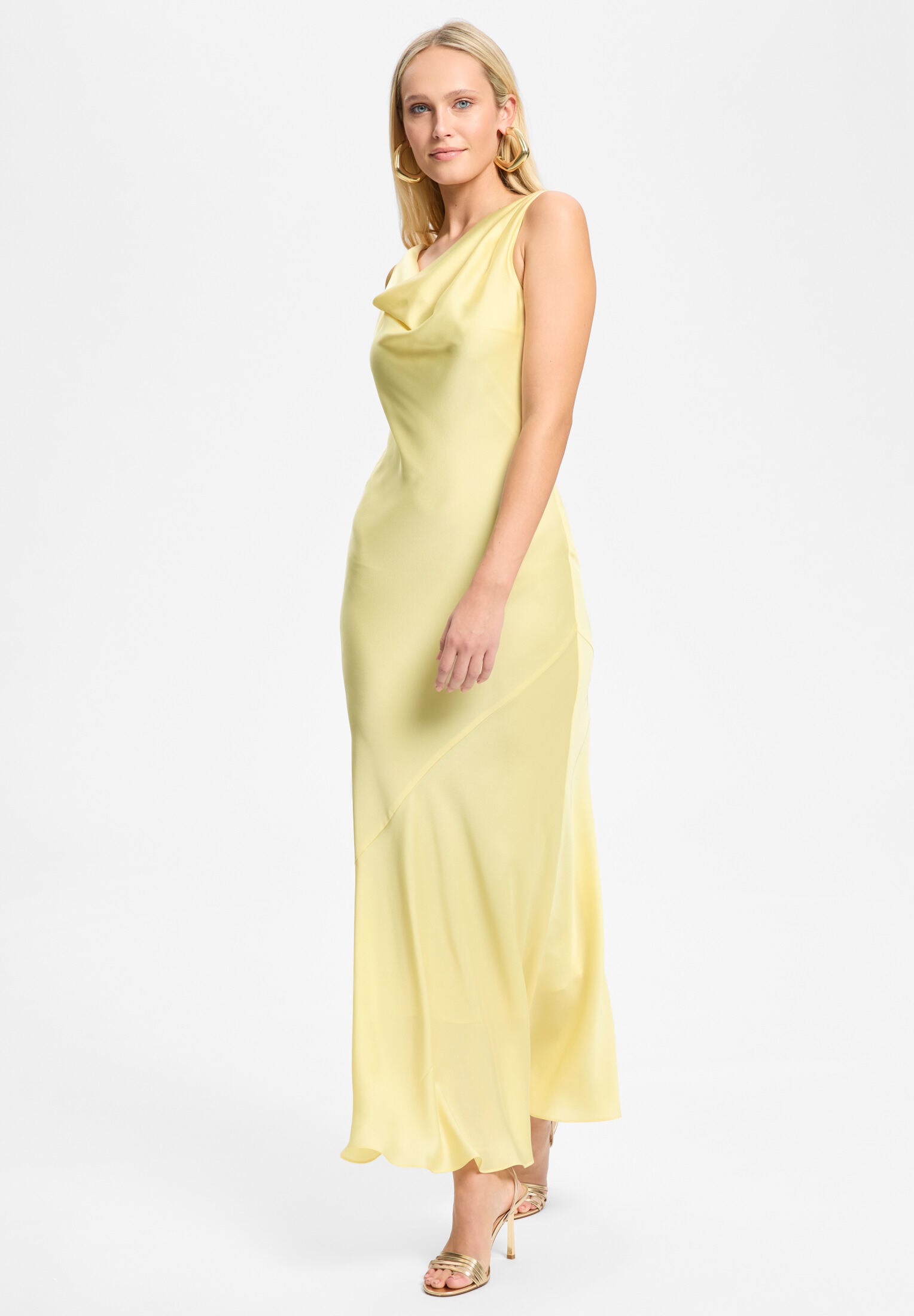 Abendkleid aus nachhaltigem Satin mit Wasserfall Ausschnitt