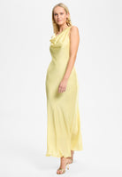 Abendkleid aus nachhaltigem Satin mit Wasserfall Ausschnitt