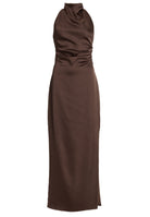 Figurbetontes Abendkleid aus Stretch Satin mit Drapierung am Kragen