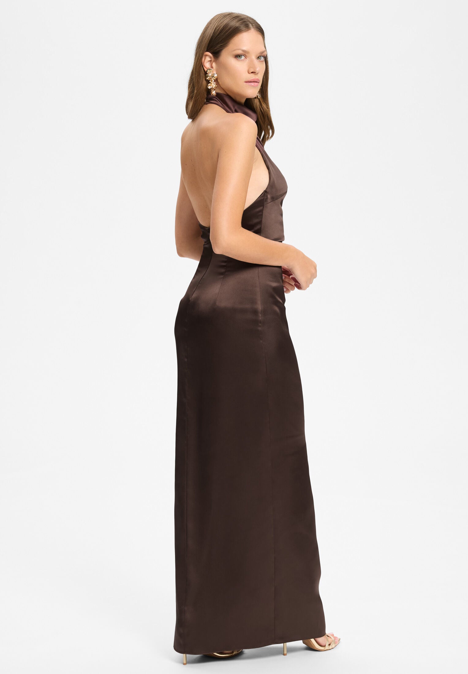 Figurbetontes Abendkleid aus Stretch Satin mit Drapierung am Kragen