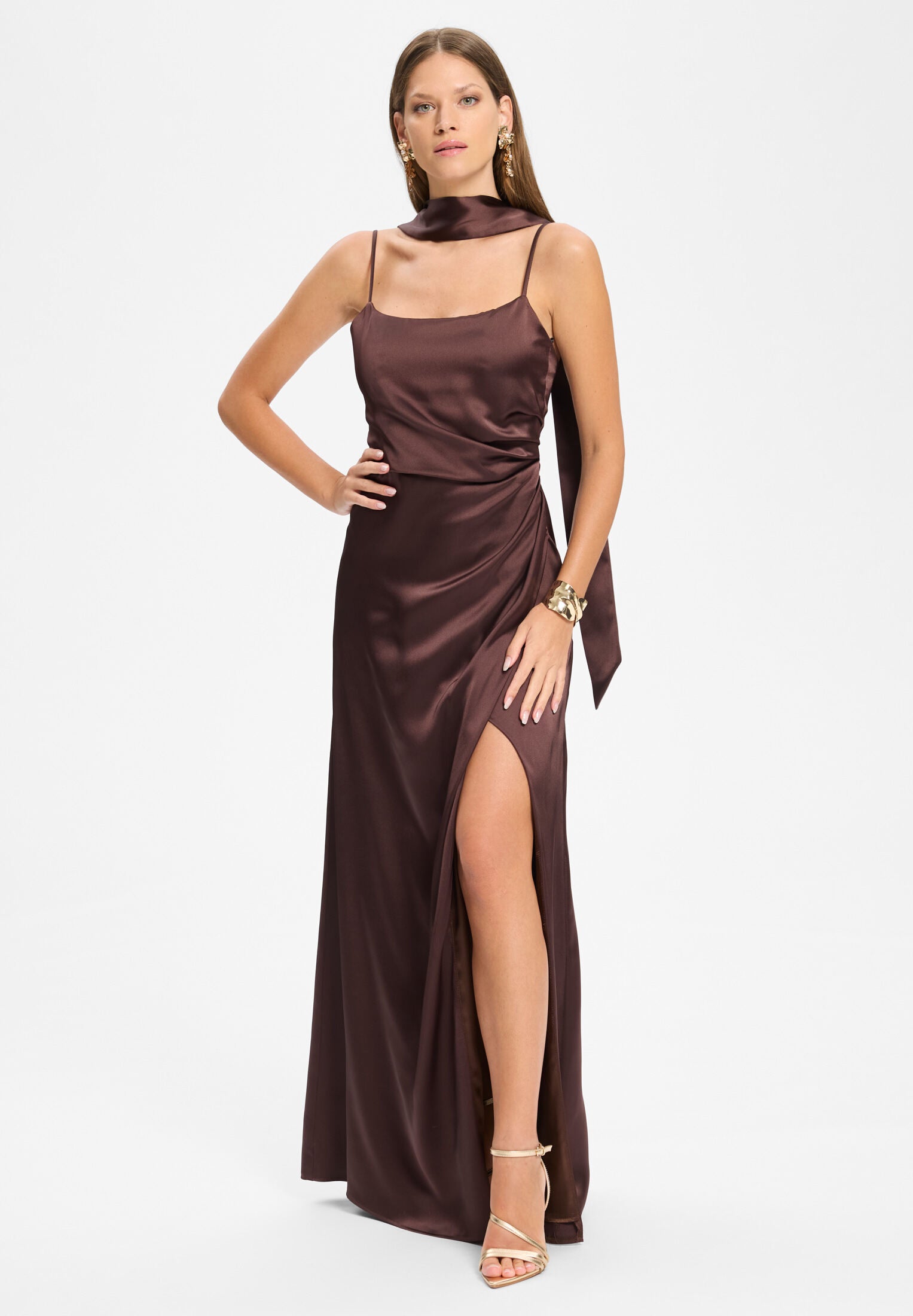 Figurbetontes Abendkleid aus Stretch Satin mit Spaghetti Trägern
