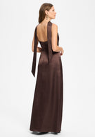 Figurbetontes Abendkleid aus Stretch Satin mit Spaghetti Trägern