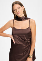 Figurbetontes Abendkleid aus Stretch Satin mit Spaghetti Trägern