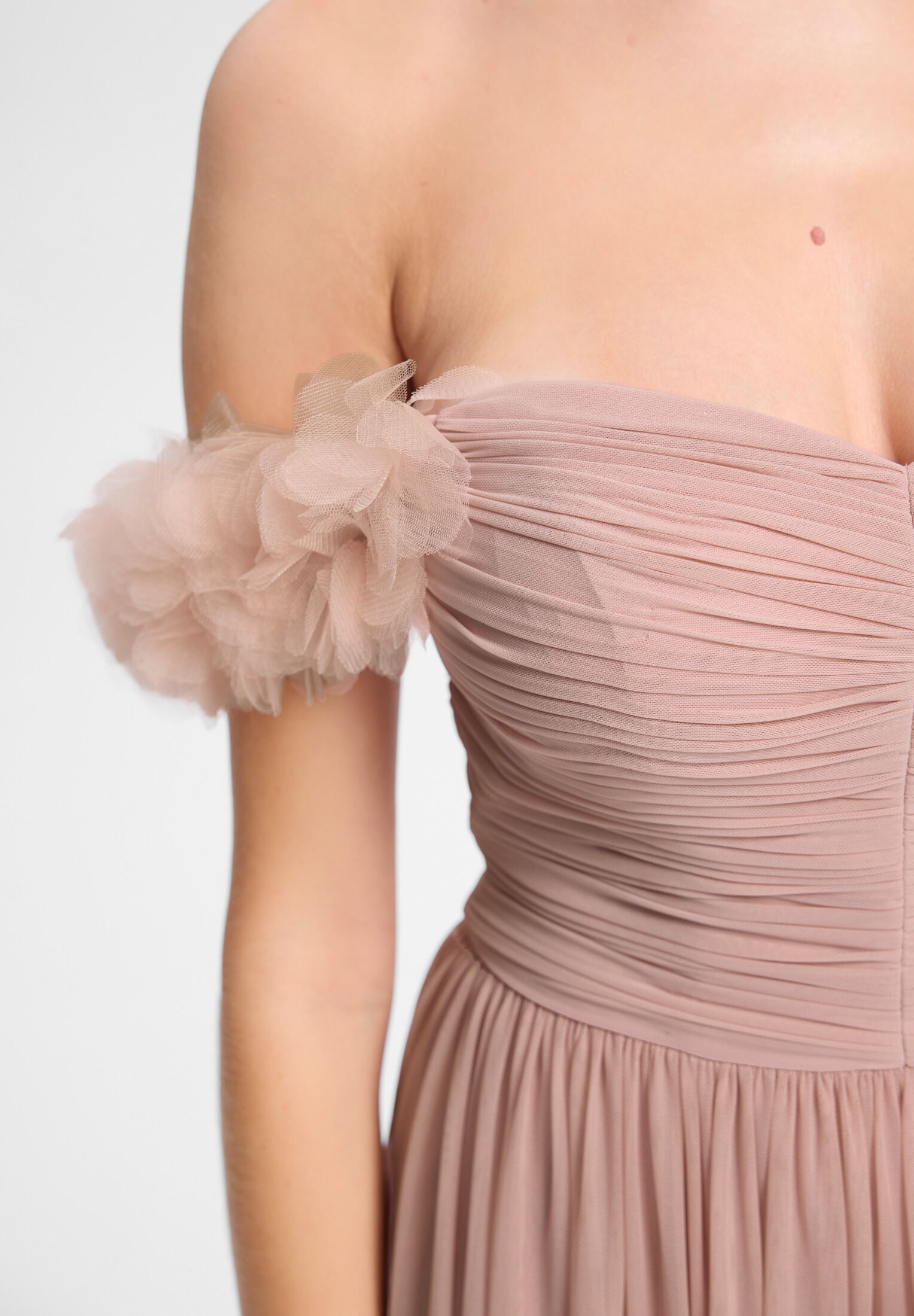 Off-Shoulder Abendkleid mit Blütenapplikation