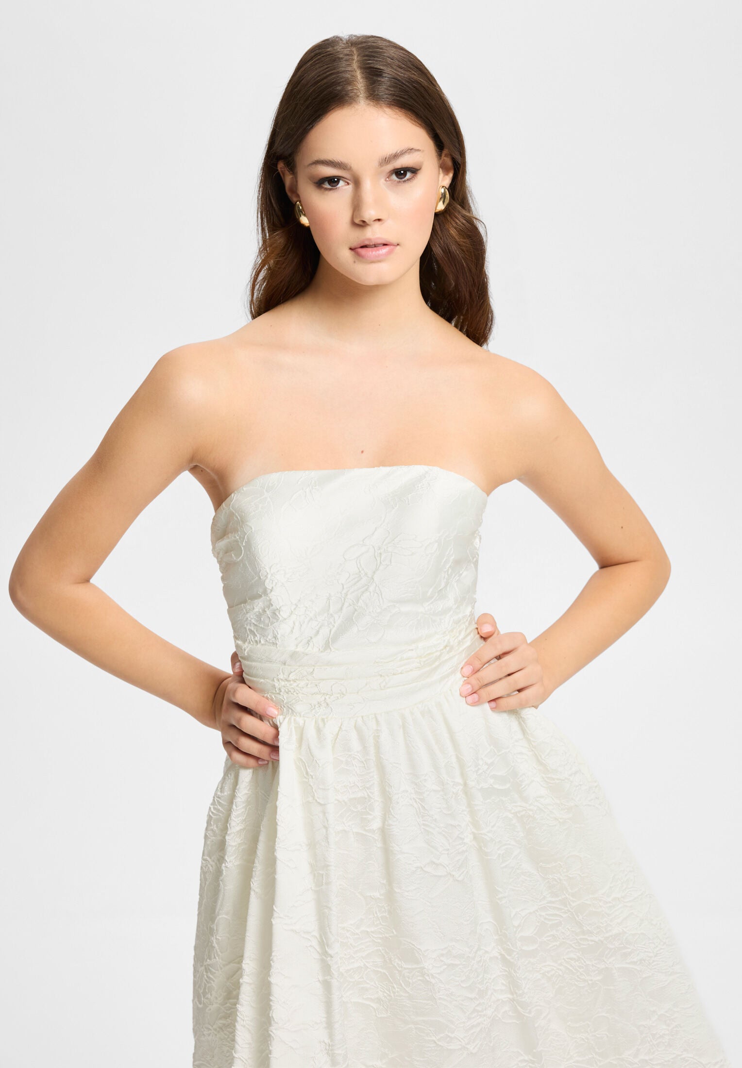 Ausgestelltes Jaquard-Kleid in Midilänge