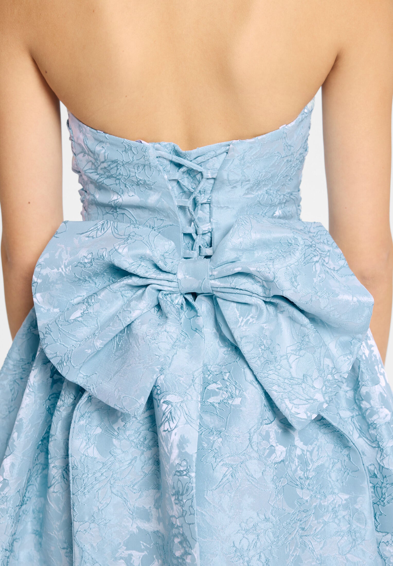 Cocktailkleid aus Jaquard mit ausgestelltem Rock