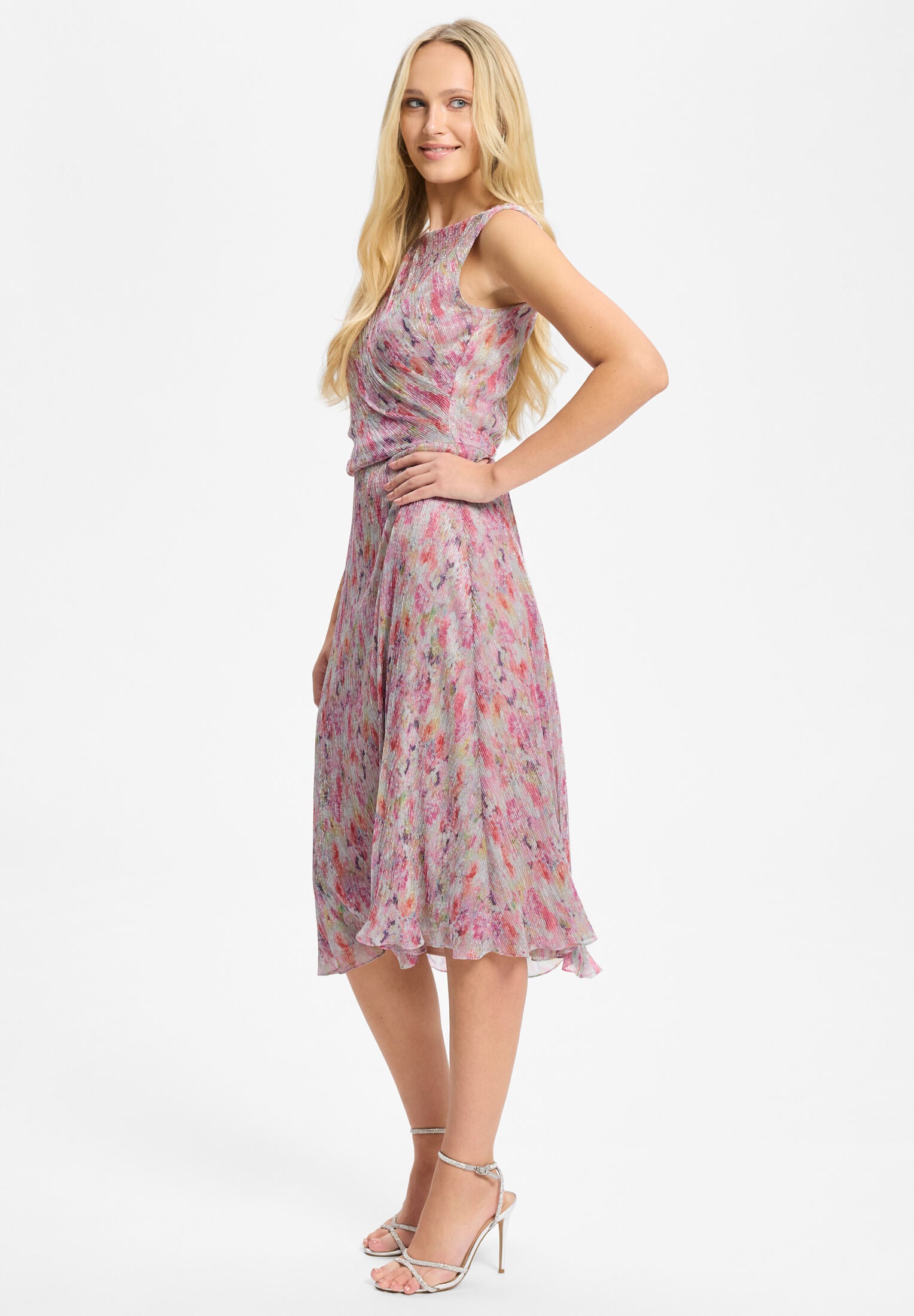 Plissiertes Kleid mit Metallicfäden