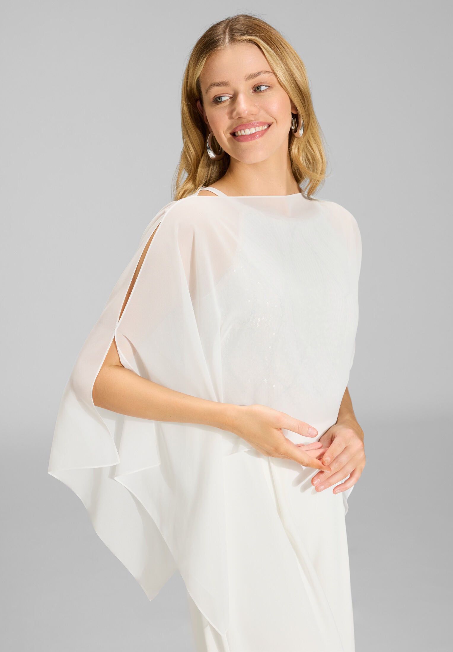 Schlupf-Stola aus Chiffon mit Ärmelschlitzen