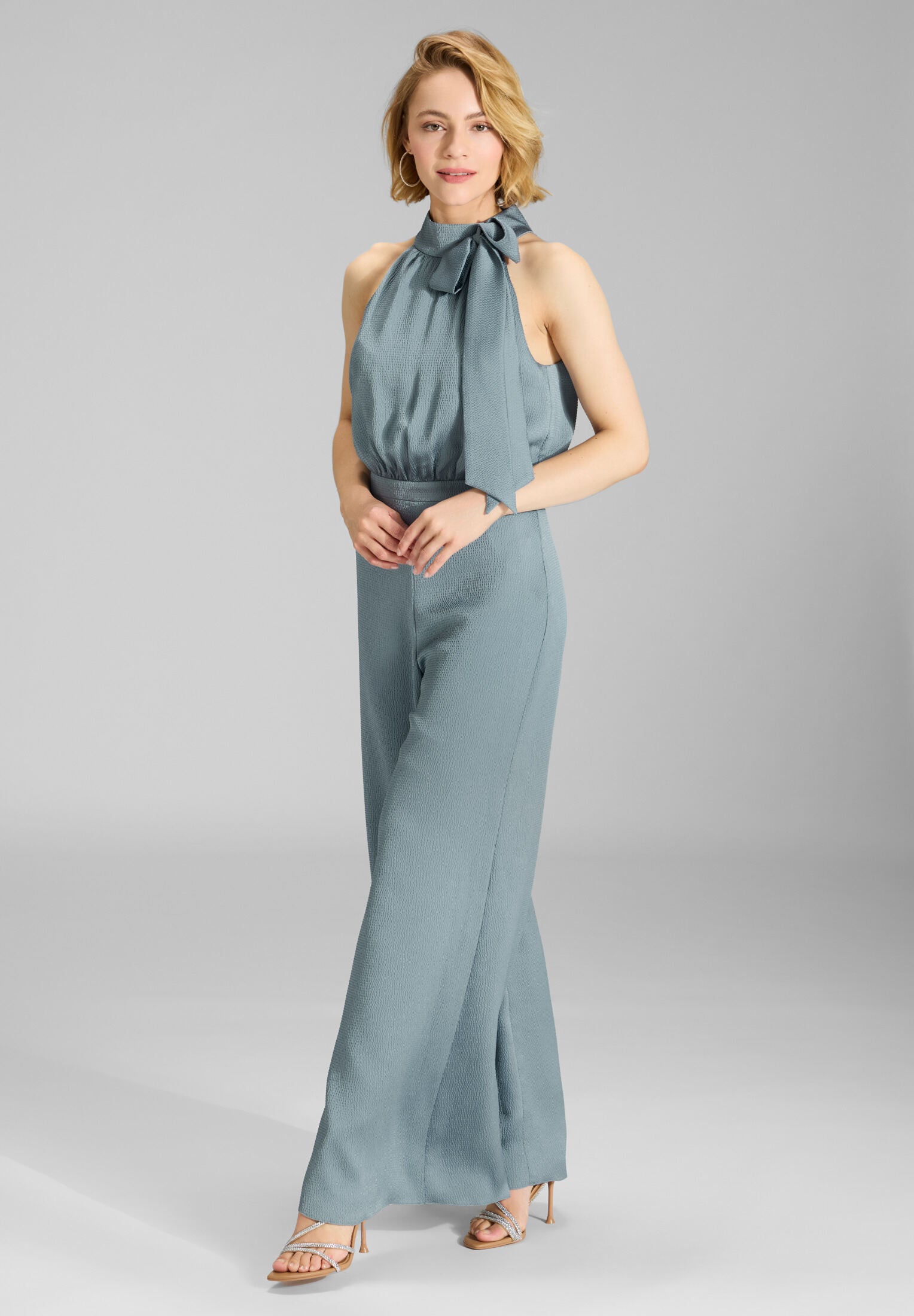 Jumpsuit mit Schluppe aus Satin