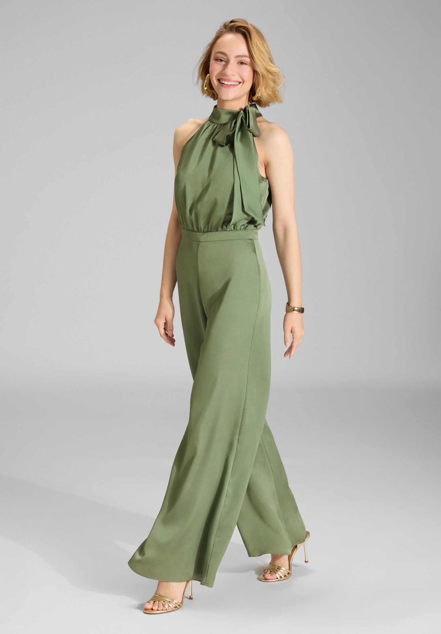 Jumpsuit mit Schluppe aus Satin