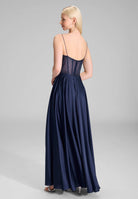 Abendkleid mit Corsagentop und feinen Ziersteinen