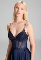 Abendkleid mit Corsagentop und feinen Ziersteinen