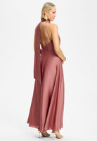 Abendkleid aus Satin mit angeschnittenem Schal