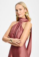 Abendkleid aus Satin mit angeschnittenem Schal