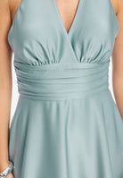 Neckholder Kleid aus Satin