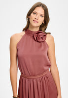 Top mit Stoffblüte aus Crinkle Chiffon