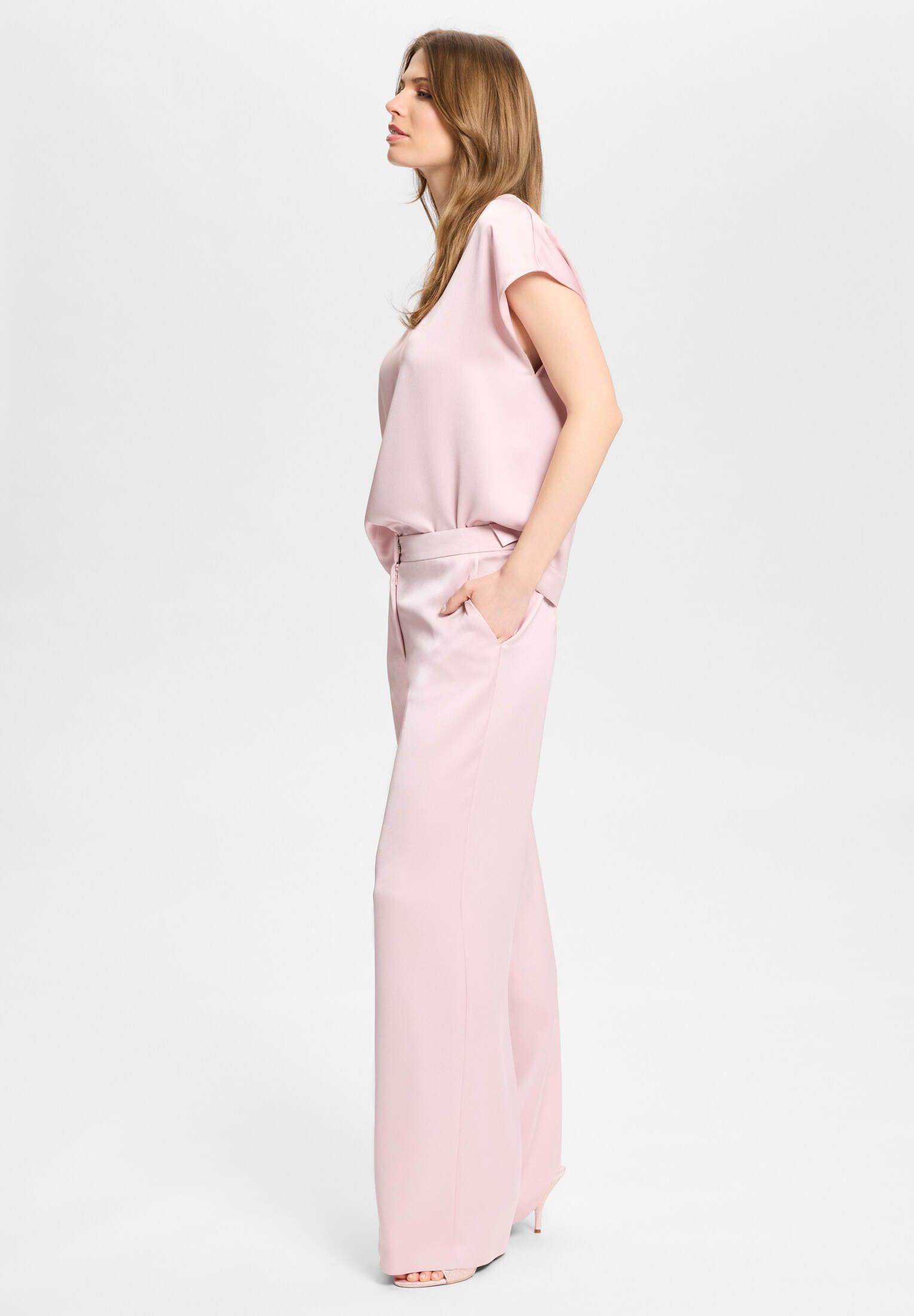 Hose aus Satin mit geradem Bein