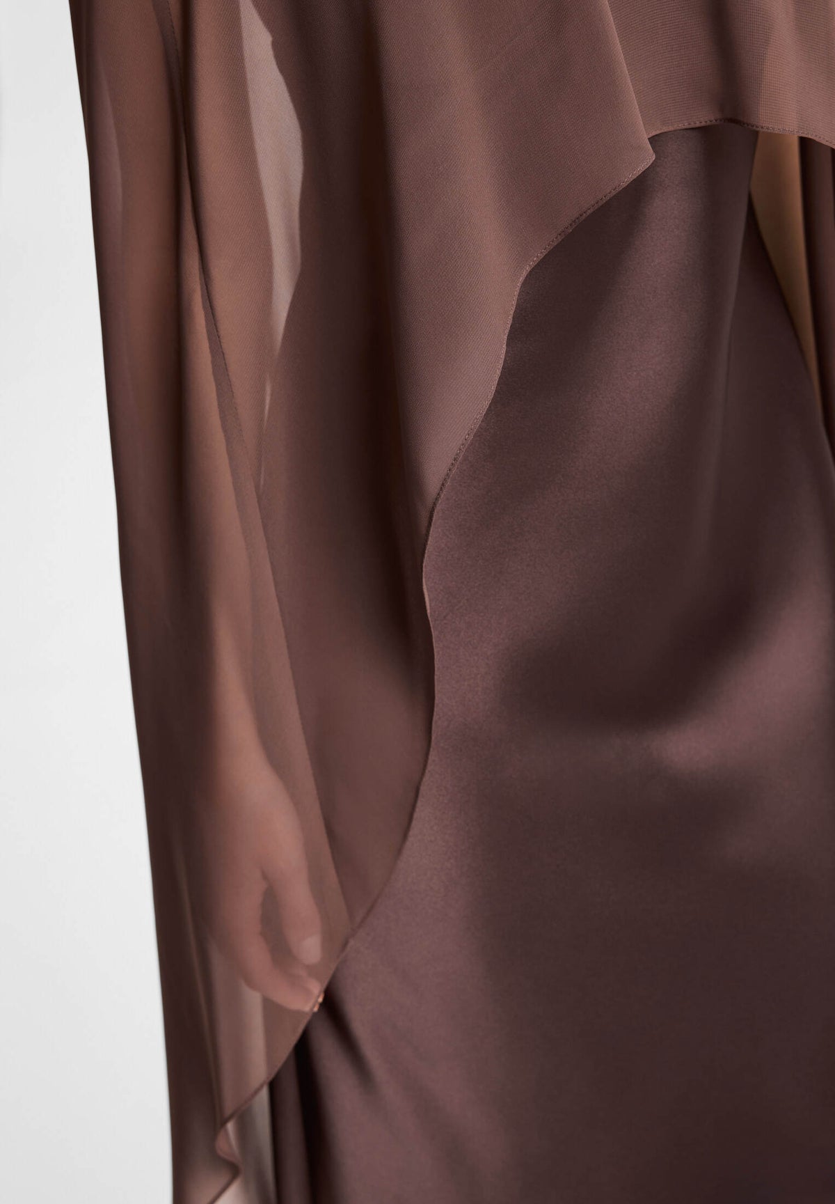 Abendkleid aus Satin mit abnehmbarem Chiffon Cape