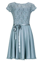Kleid mit paillettenbesetztem Spitzenoberteil