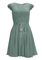 Kleid mit paillettenbesetztem Spitzenoberteil