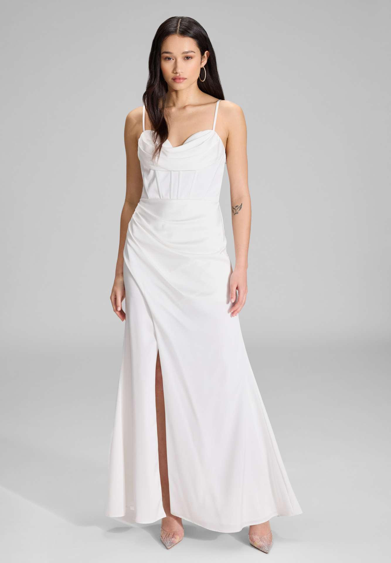 Satinkleid mit Drapierung und Beinschlitz ivory