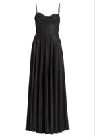 Schimmerndes Abendkleid mit Drapierung