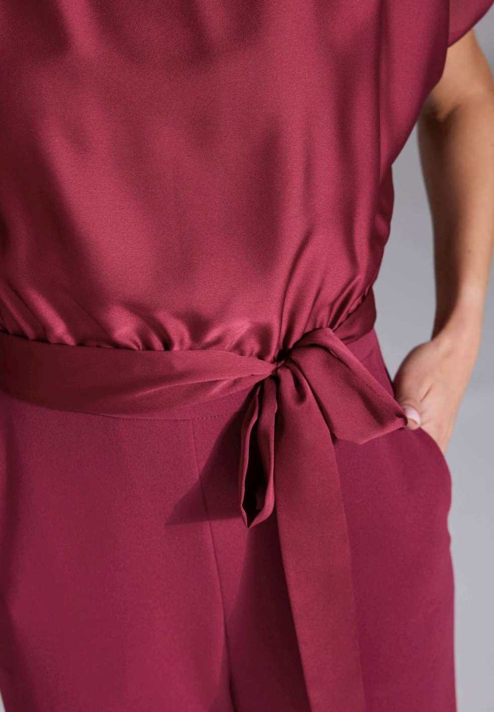 Jumpsuit mit geradem Beinschnitt