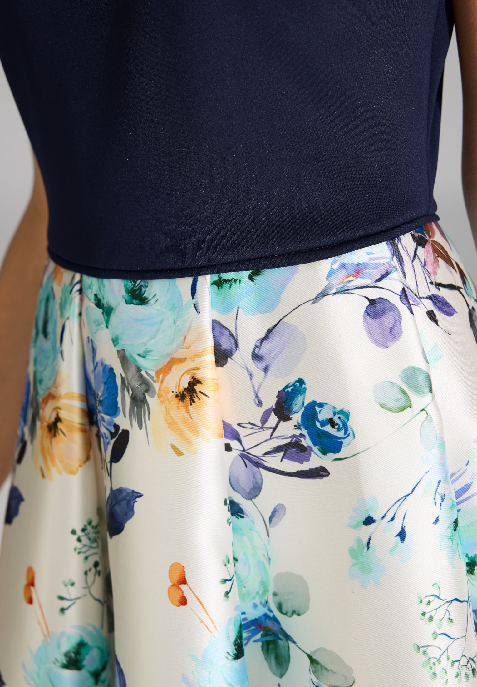 Cocktailkleid aus bedrucktem Twill mit Scuba Oberteil