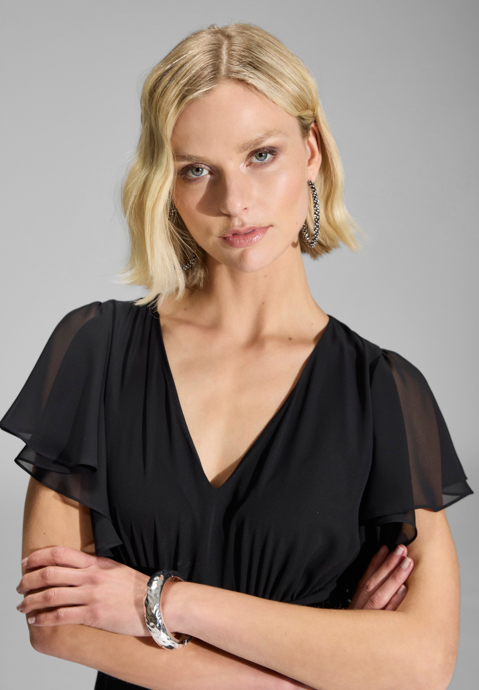 Chiffon Jumpsuit mit Überrock und Volantärmeln