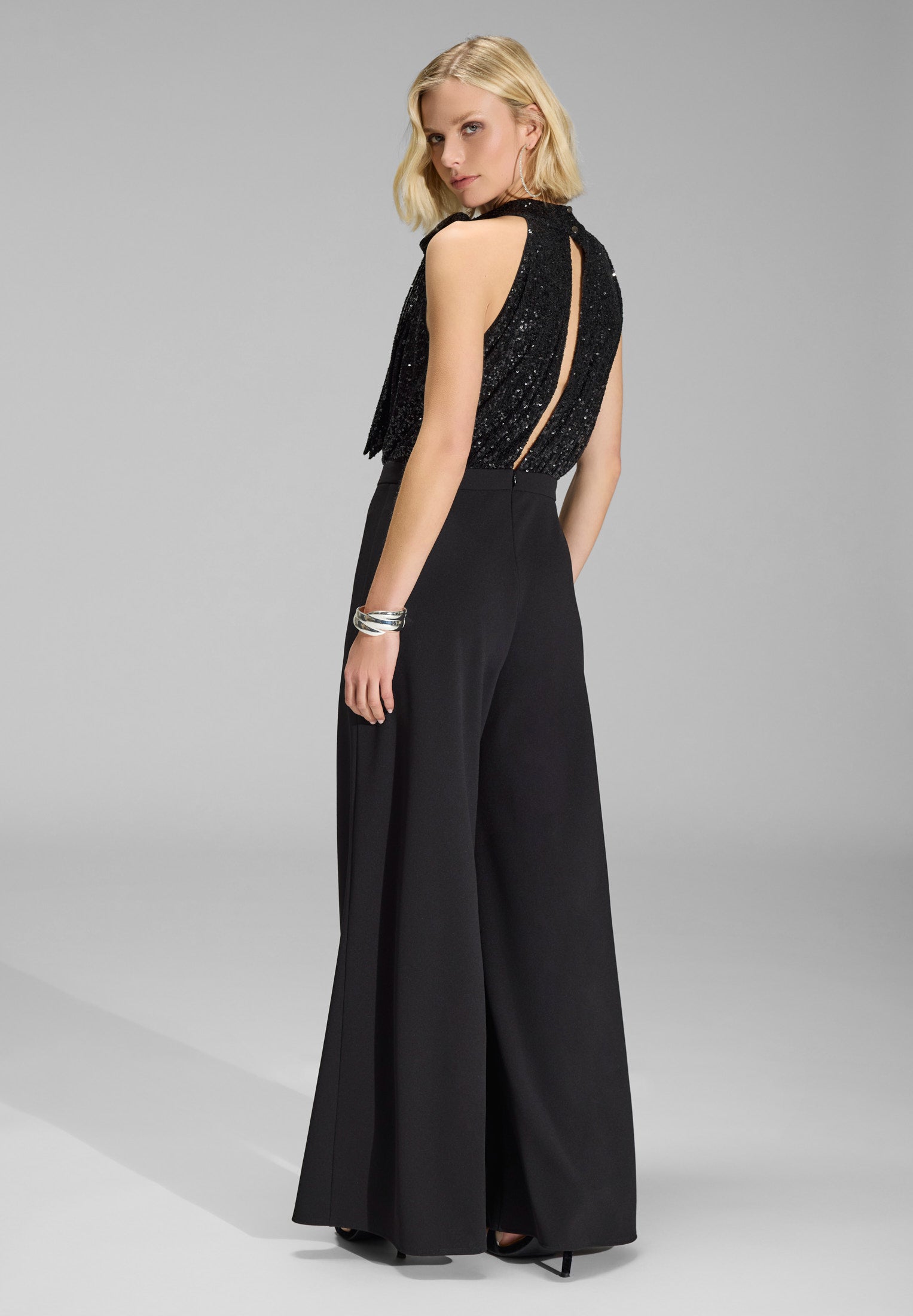 Ärmelloser Jumpsuit mit Schluppenblusen Top aus elastischer Paillette