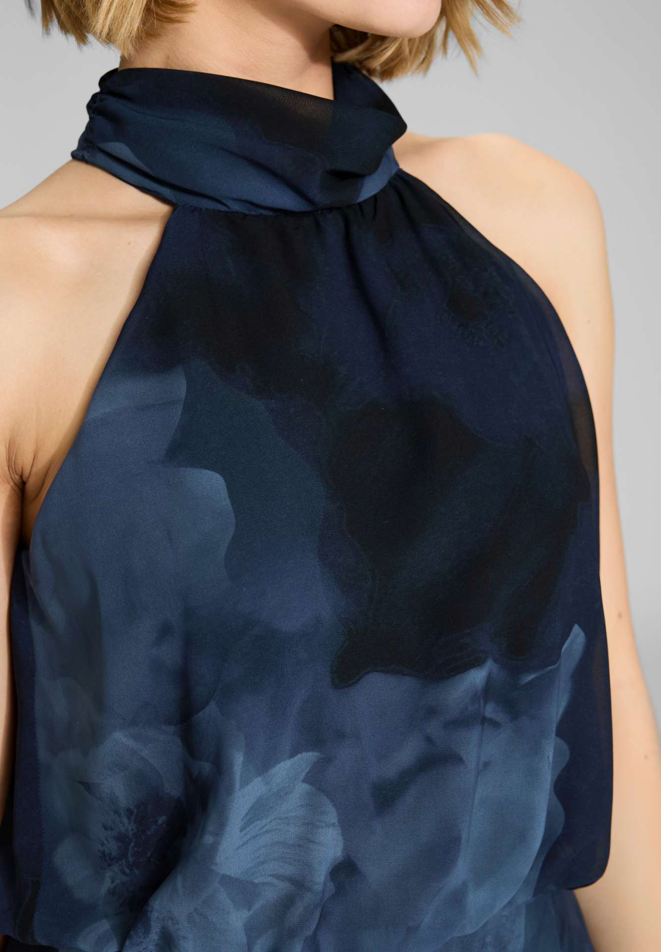 Abendkleid mit blusigem Top aus floral bedrucktem Chiffon