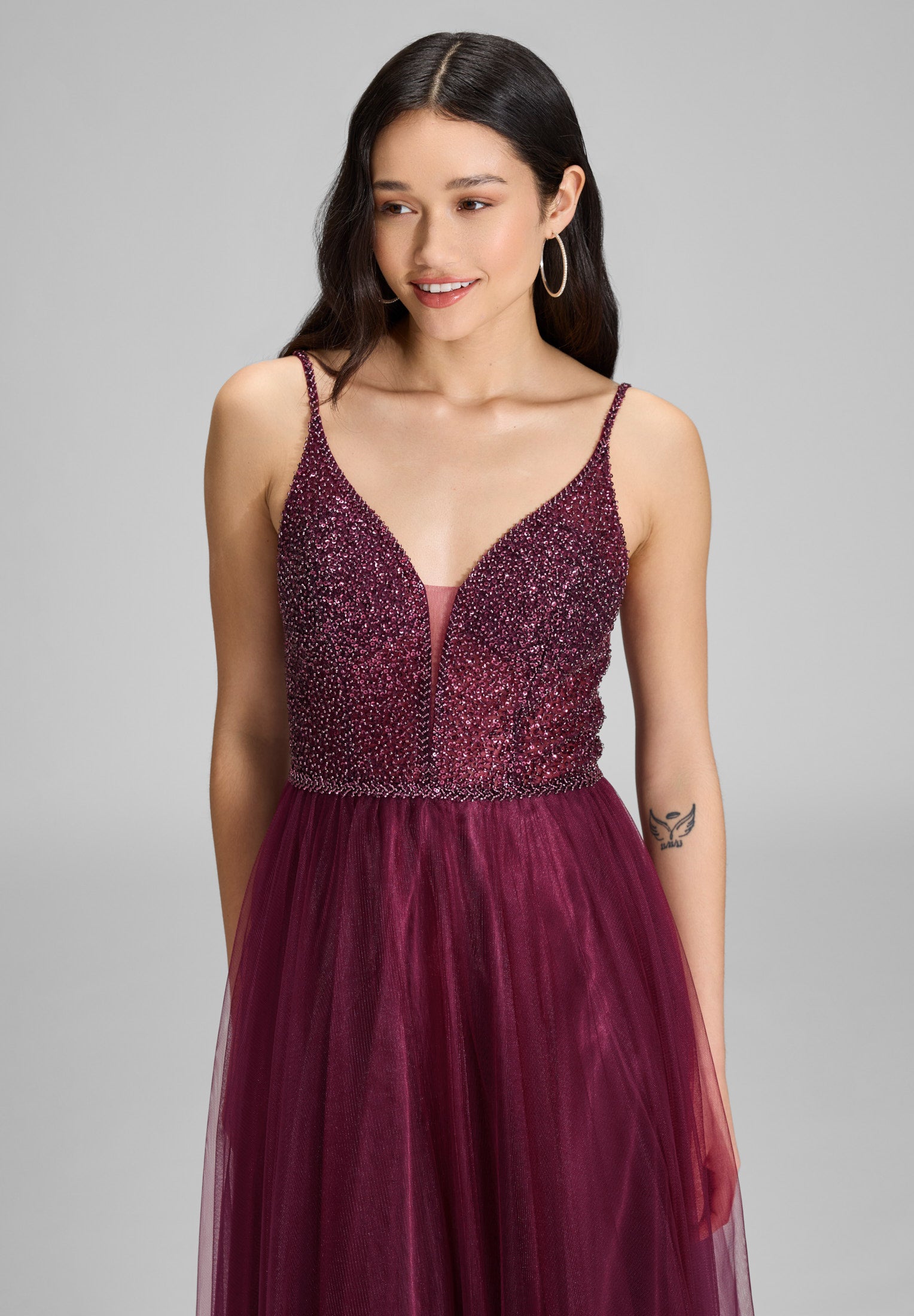 Tüllkleid mit feiner Ziersteinstickerei