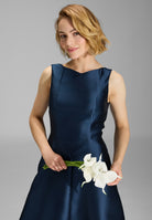 Robenartiges Abendkleid mit Eingrifftaschen