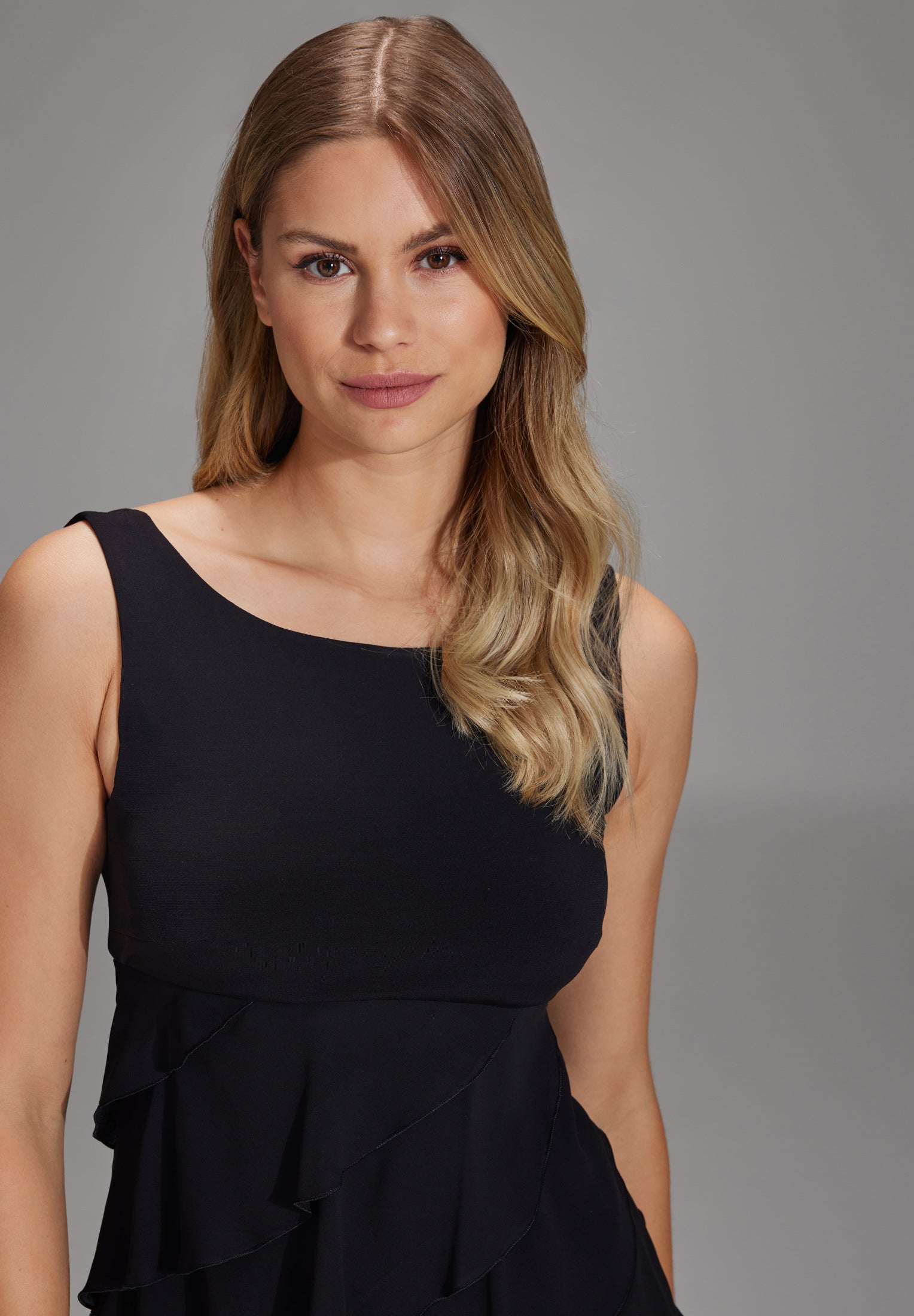 Cocktailkleid aus Materialmix