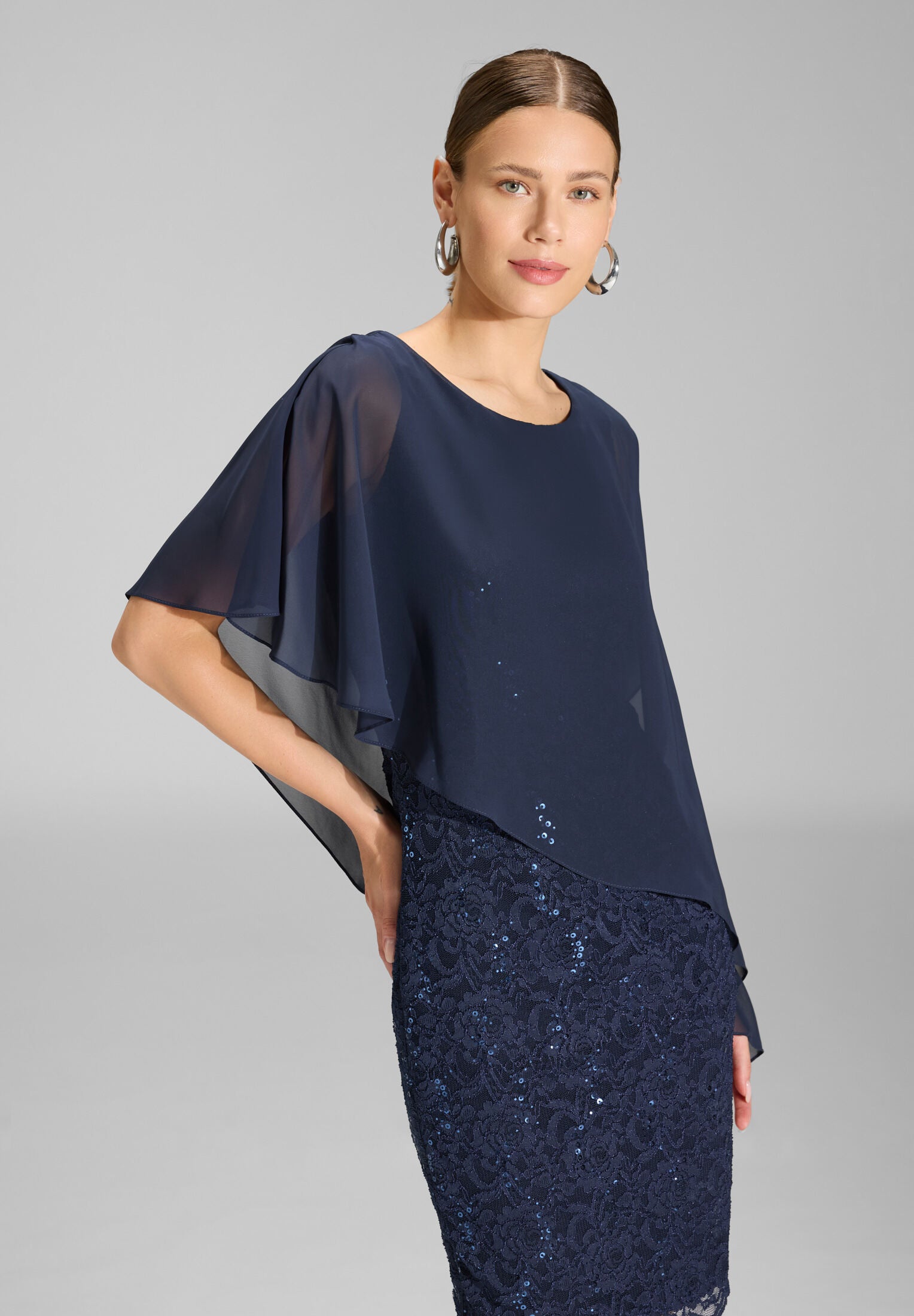 Cocktailkleid mit Überwurf