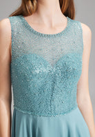 Abendkleid aus Material-Mix