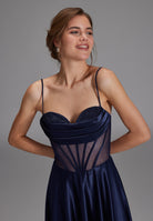 See-through-Corsagenkleid mit Ziersteinen