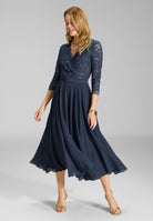 Cocktailkleid aus Material-Mix