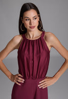 Jumpsuit mit amerikanischem Ausschnitt aus Material Mix