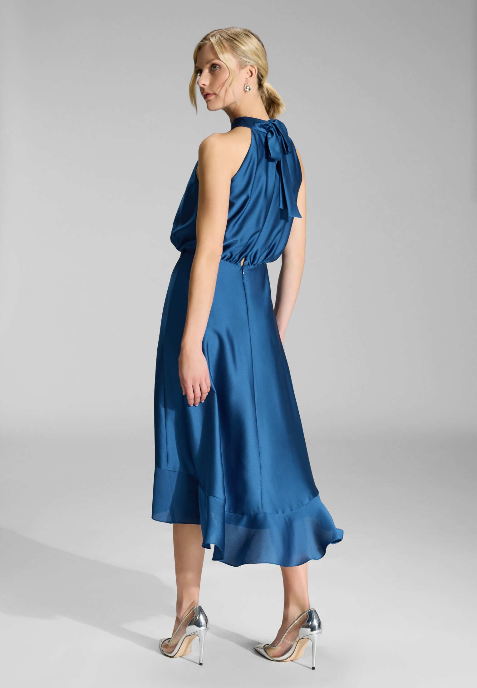 Cocktailkleid aus Satin mit Volant