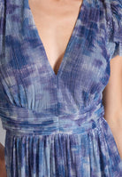 Abendkleid aus bedrucktem Jersey Plissee mit Metallic Faden