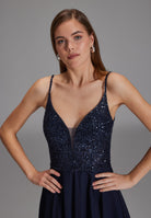 Cocktailkleid aus Material-Mix