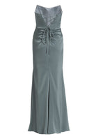 Satinkleid mit Corsagentop und Beinschlitz