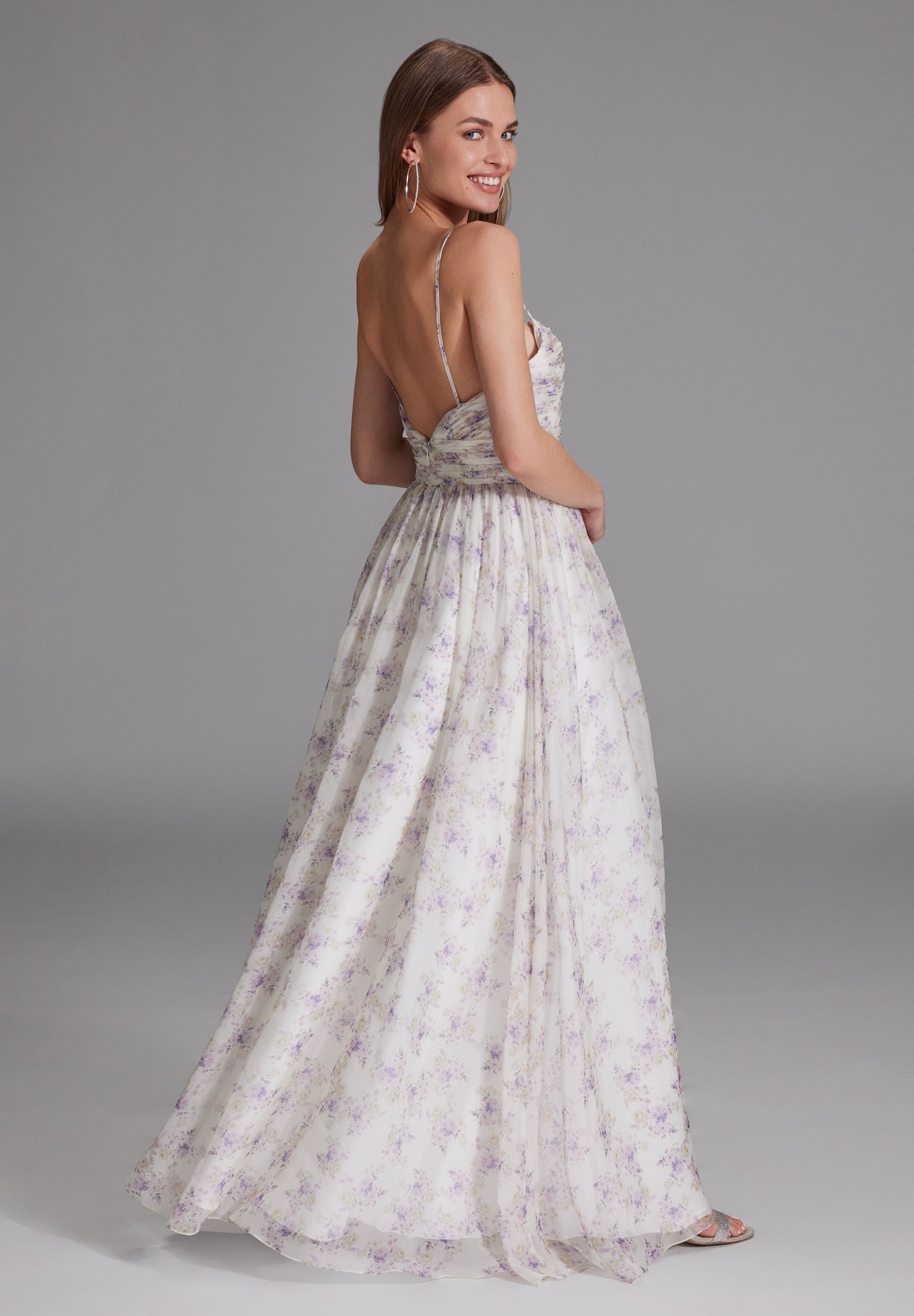 Fließendes Printkleid mit Cut-Out Detail