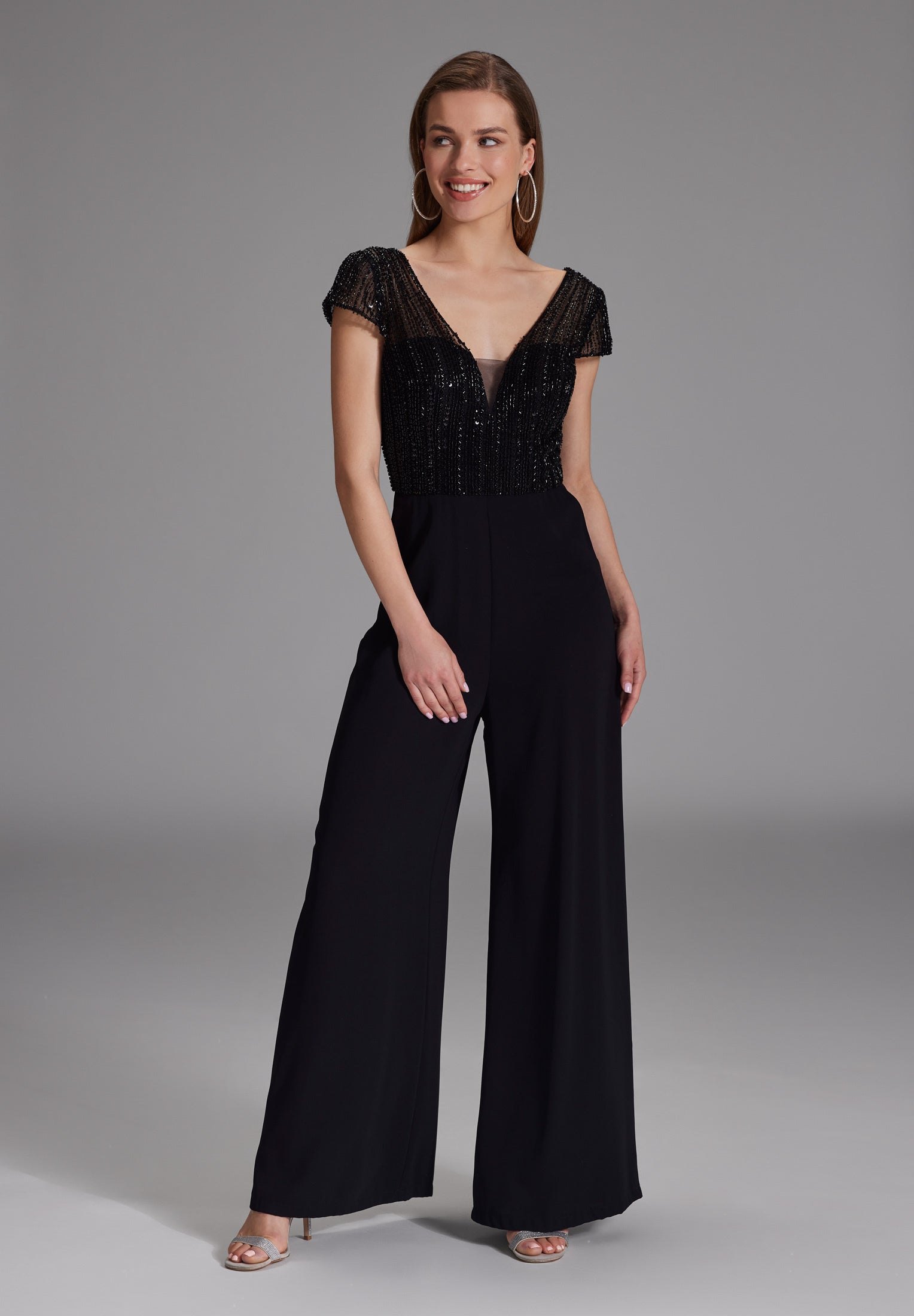Jumpsuit mit Stickerei und kleinem Ärmelansatz black